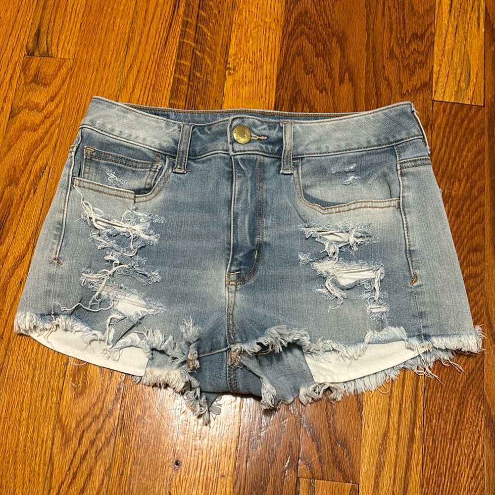 Light Wash American Eagle jean shorts, size 6